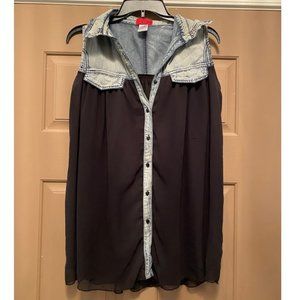 Black Button down blouse w/ chambray details sz M